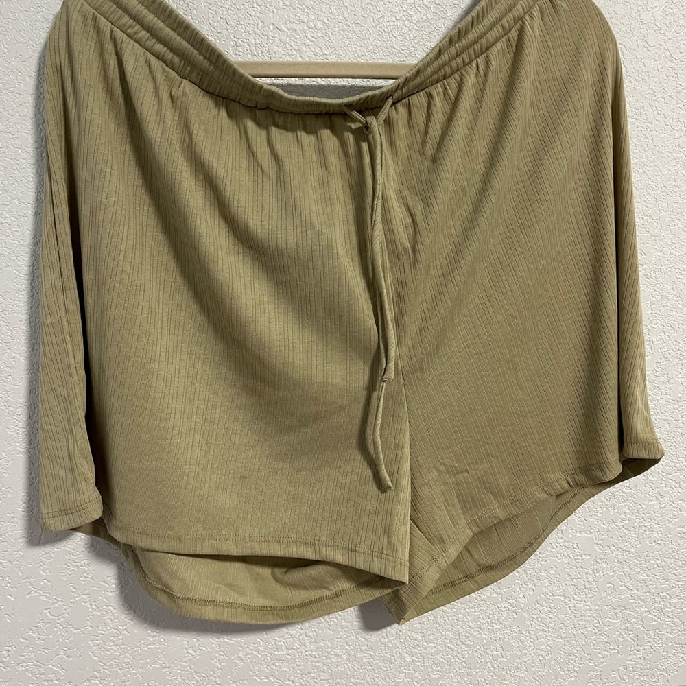 NWT Forever 21 crop shirt and short set